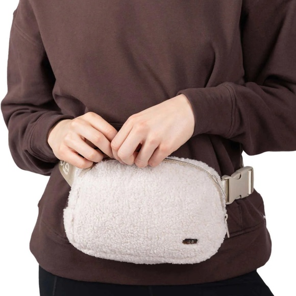 Lolë Sherpa Unisex Belt Crossbody Bag in Champagne - Picture 2 of 11